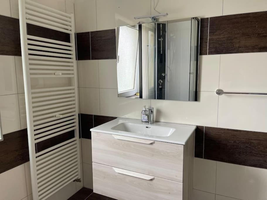 Duesseldorf Messe And Airport, 2-Bedroom Apartment With Kitchen And Garden Duisburg Zewnętrze zdjęcie